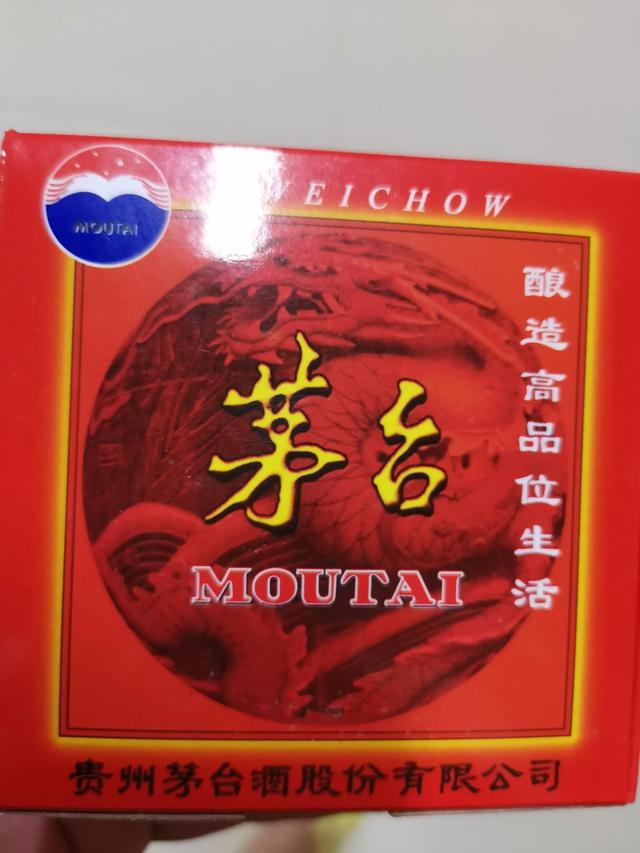 飞天茅台为什么要赠送两个小酒杯？