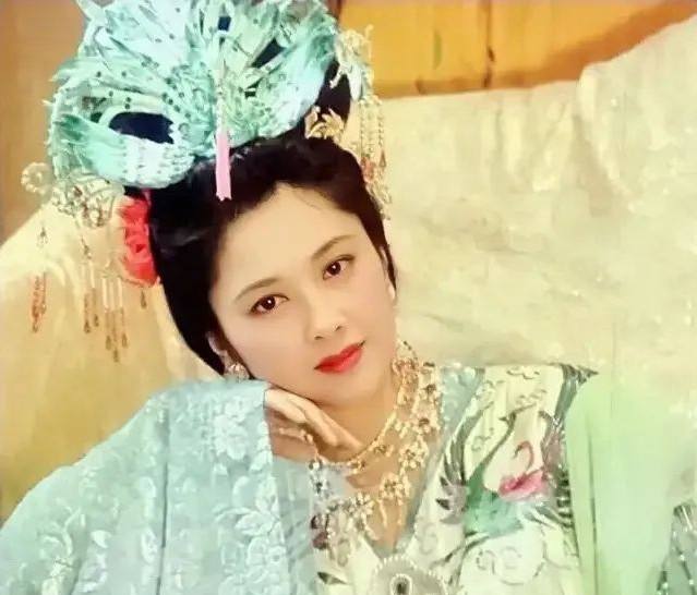 8位“一眼万年”女演员，个个美到窒息，有人靠一个角色吃一辈子