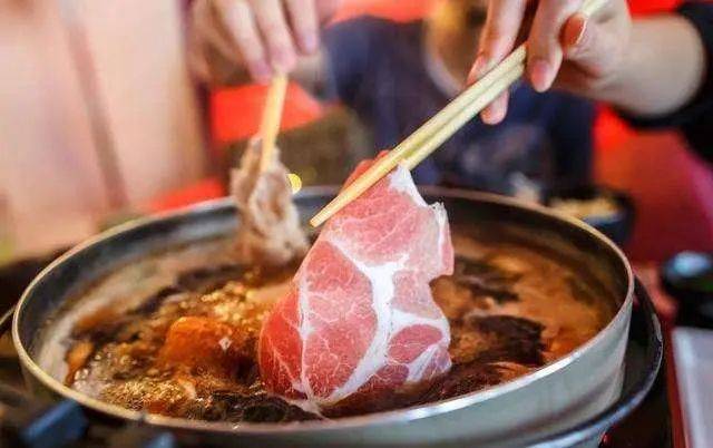 巴奴火锅子品牌“假羊肉”坐实，公司回应：全面彻查，每桌赔一千元